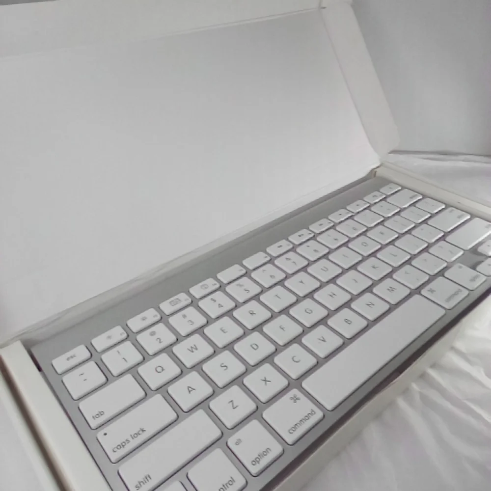 Apple Ergonomic Wireless Keyboard Bluetooth MC184LLA Silver Lightweight NIB